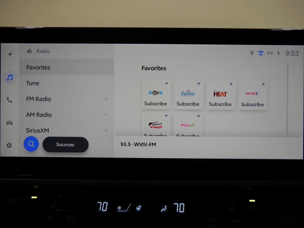 Used 2025 Toyota Camry SE w/ Multimedia Upgrade Package AWD/4WD image 19