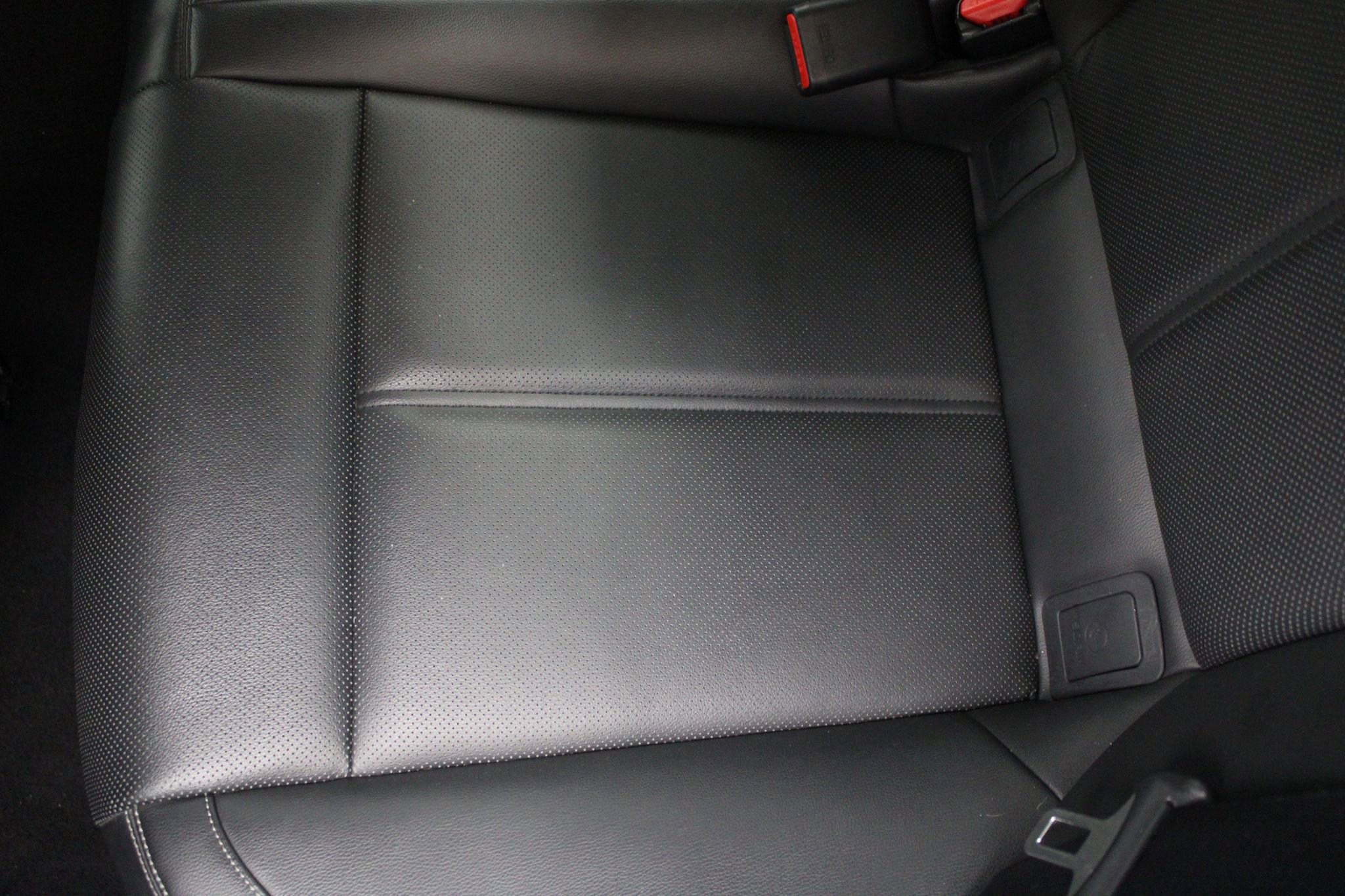 Used 2019 Genesis G70 2.0T Advanced AWD/4WD image 19