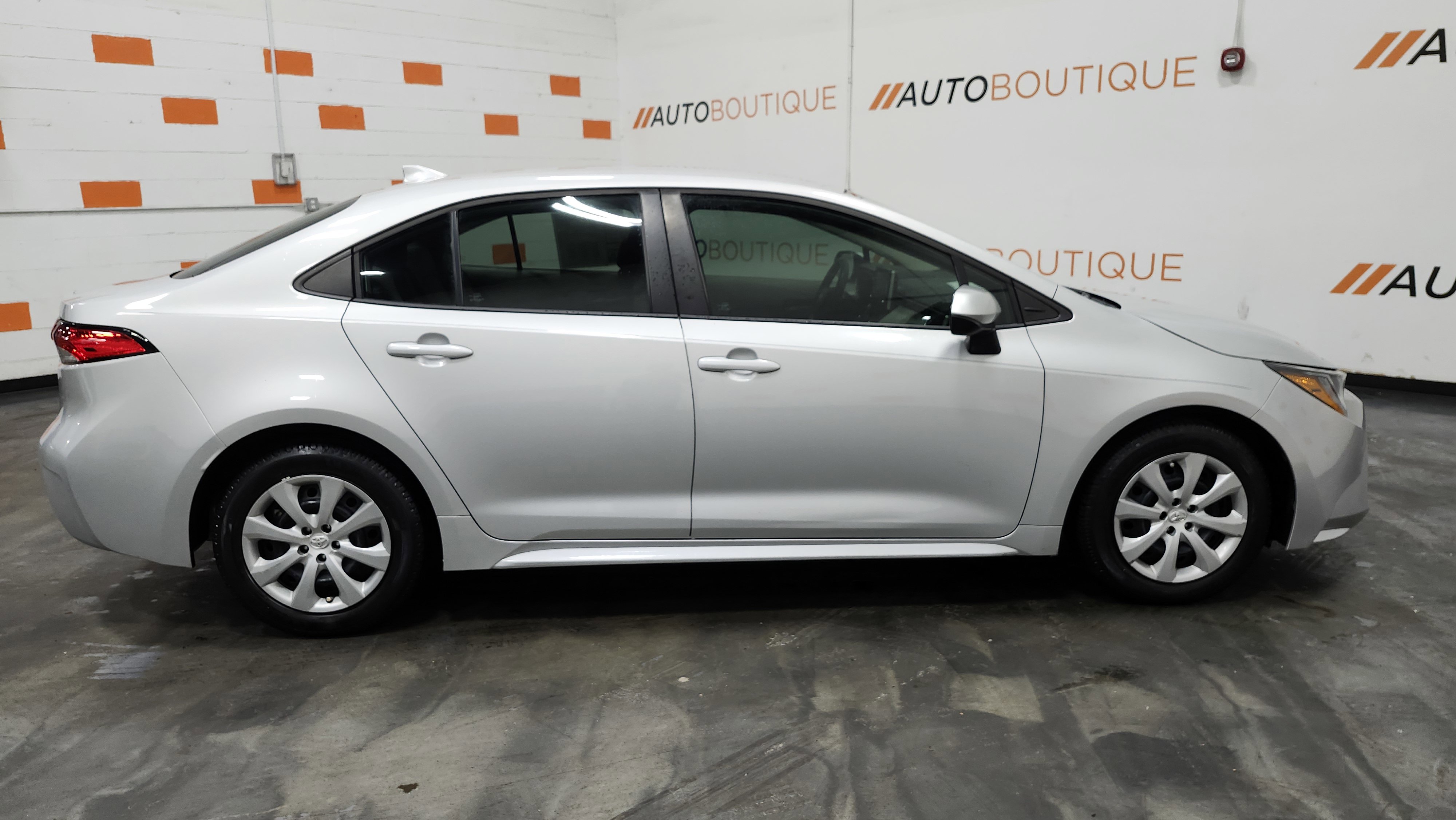 Used 2020 Toyota Corolla LE image 15