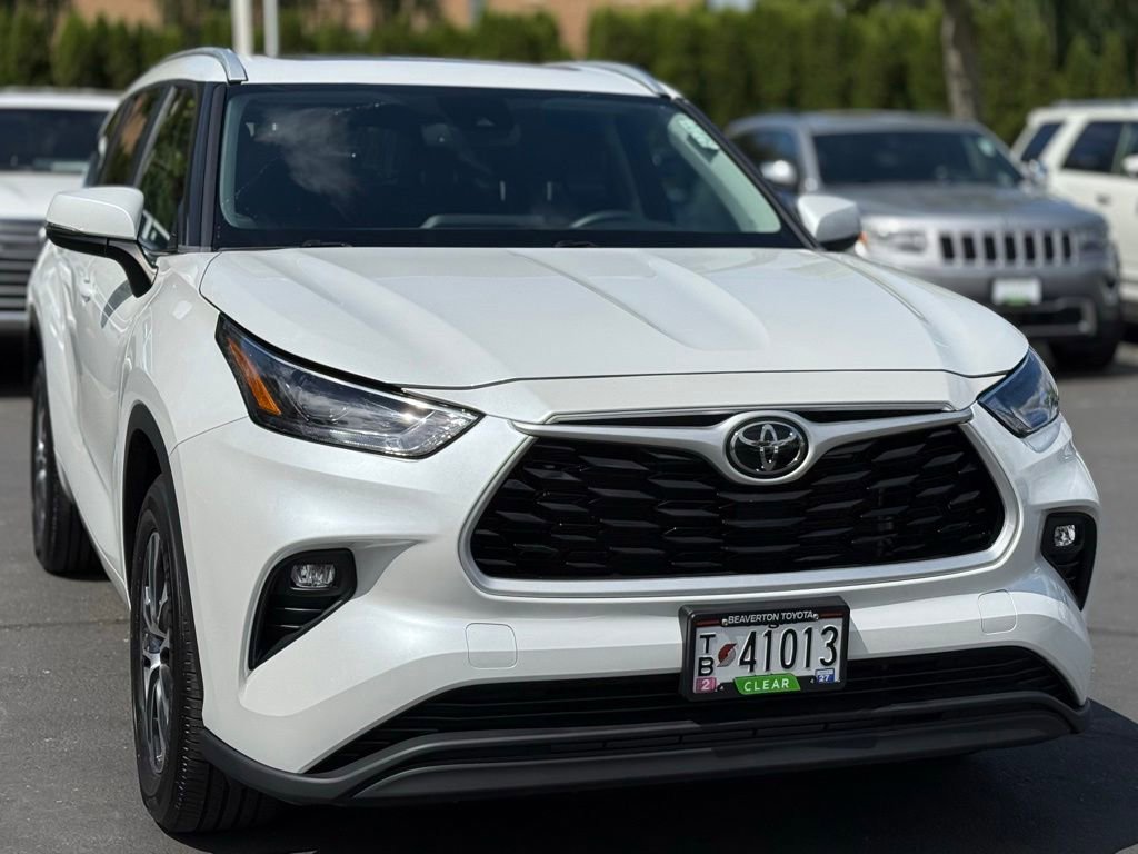 Used 2023 Toyota Highlander XLE FWD image 5