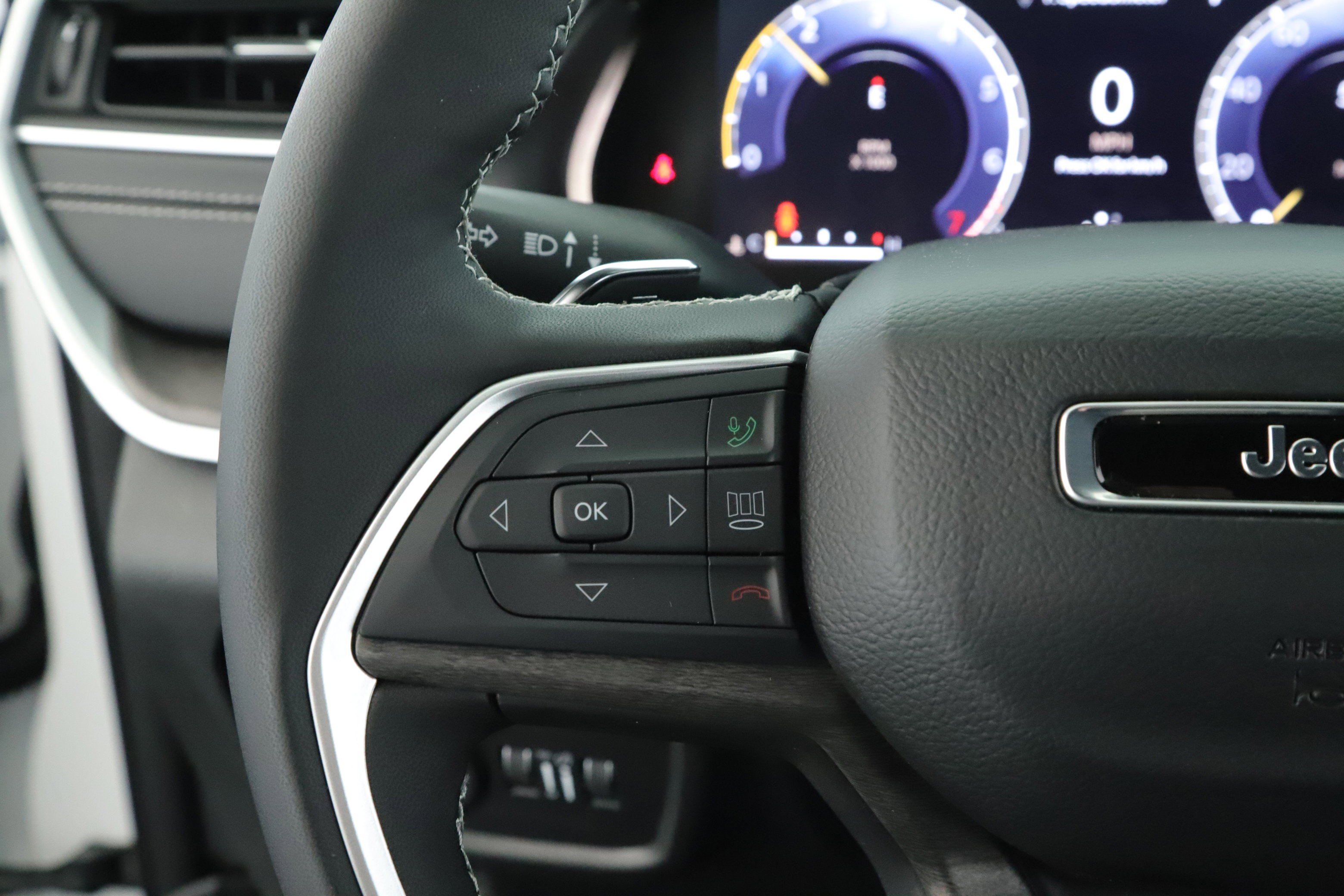 New 2025 Jeep Grand Cherokee Limited image 9