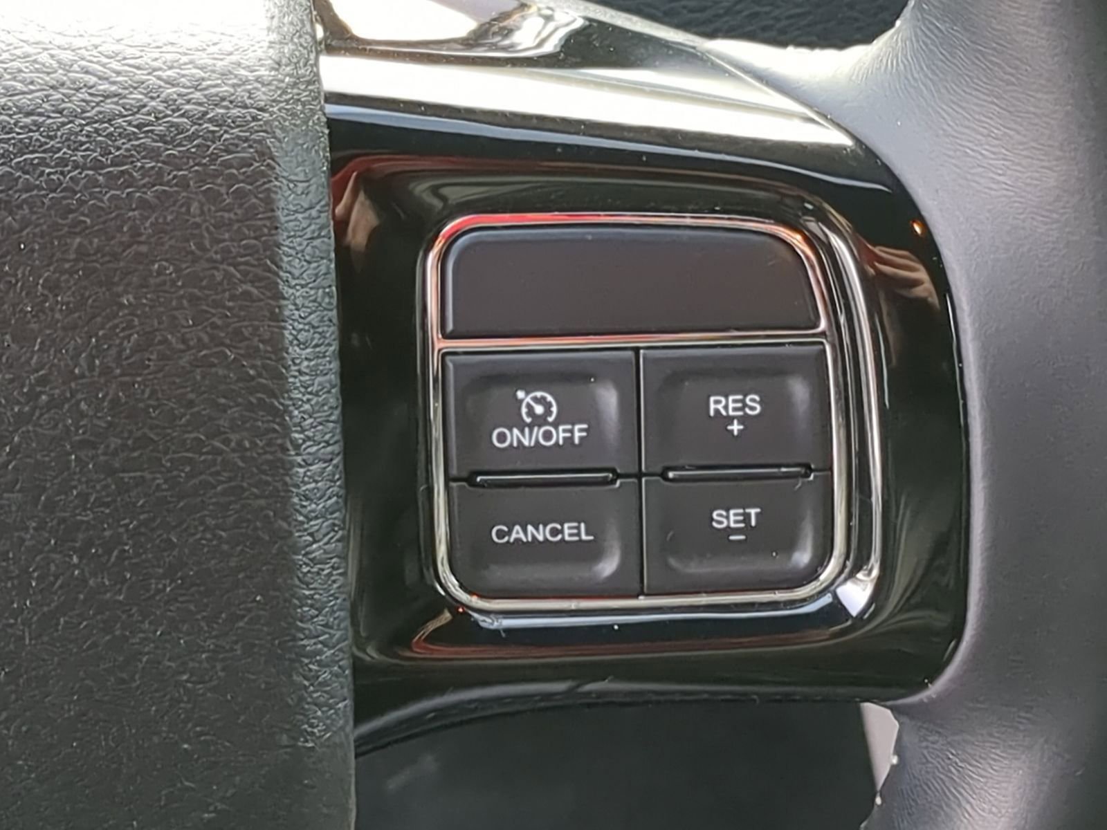 Used 2017 Dodge Grand Caravan SXT image 32