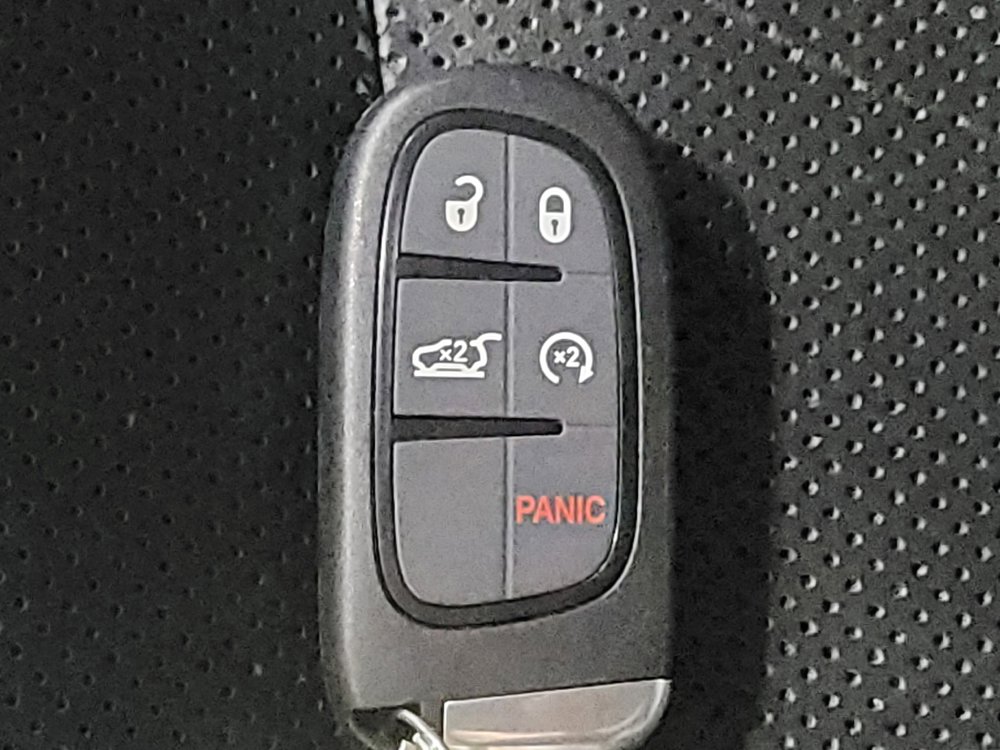 Used 2019 Jeep Cherokee Limited image 32