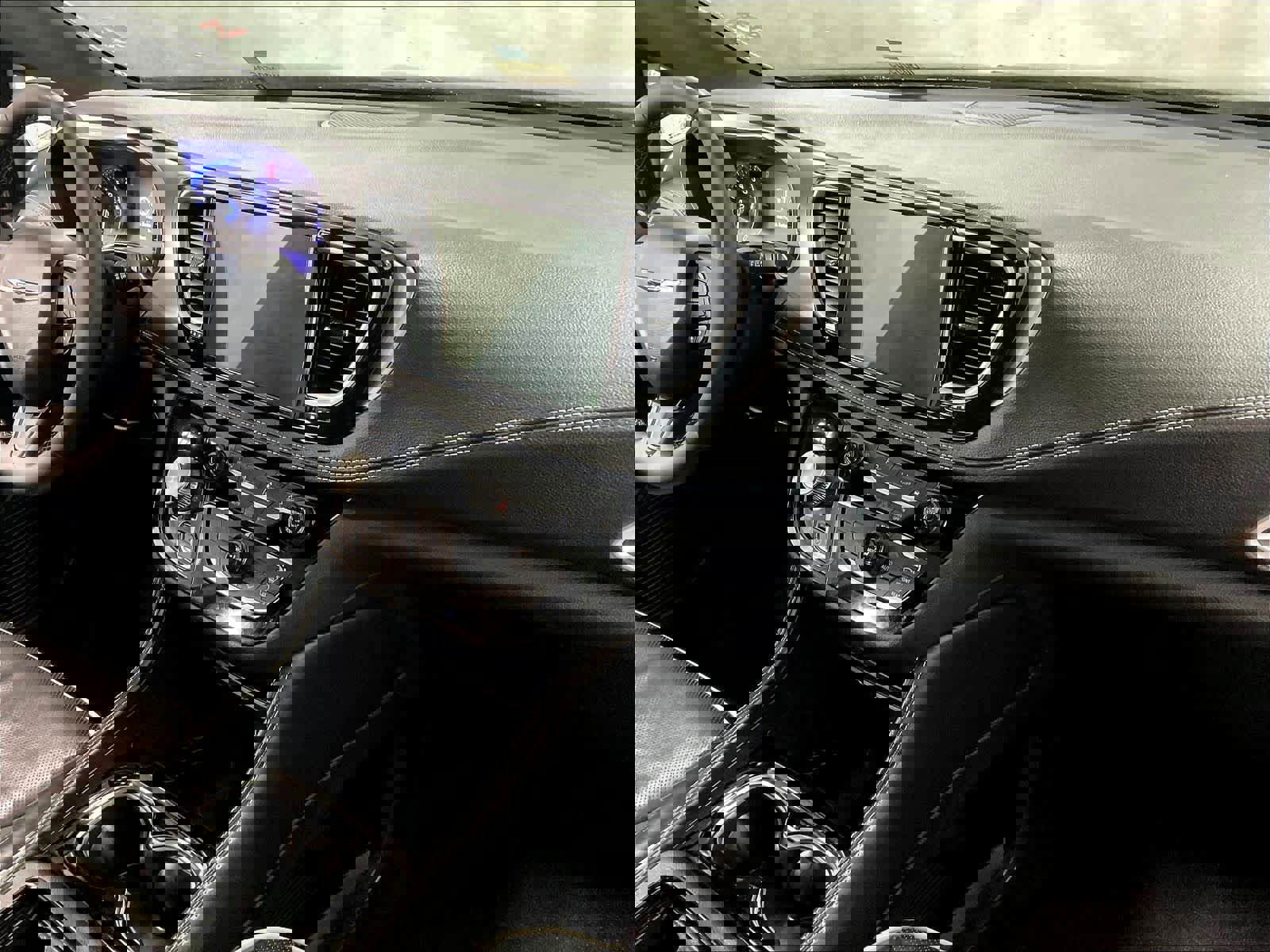 Used 2025 Chrysler Pacifica Limited image 14