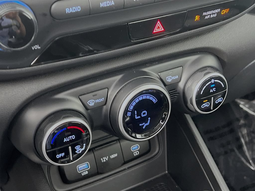 Certified 2025 Hyundai Venue SEL FWD image 14