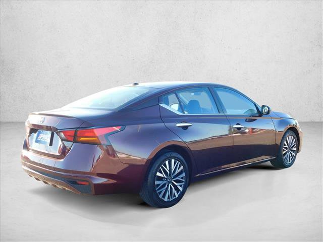 Used 2025 Nissan Altima 2.5 SV FWD image 8