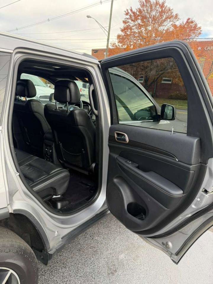 Used 2017 Jeep Grand Cherokee Limited AWD/4WD image 17