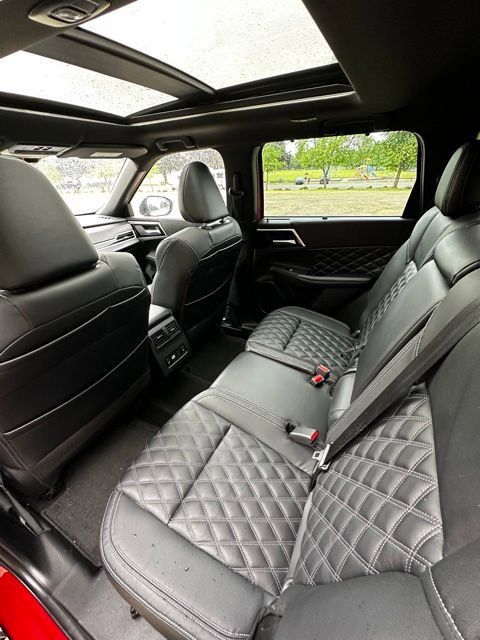 Used 2023 Mitsubishi Outlander AWD image 16