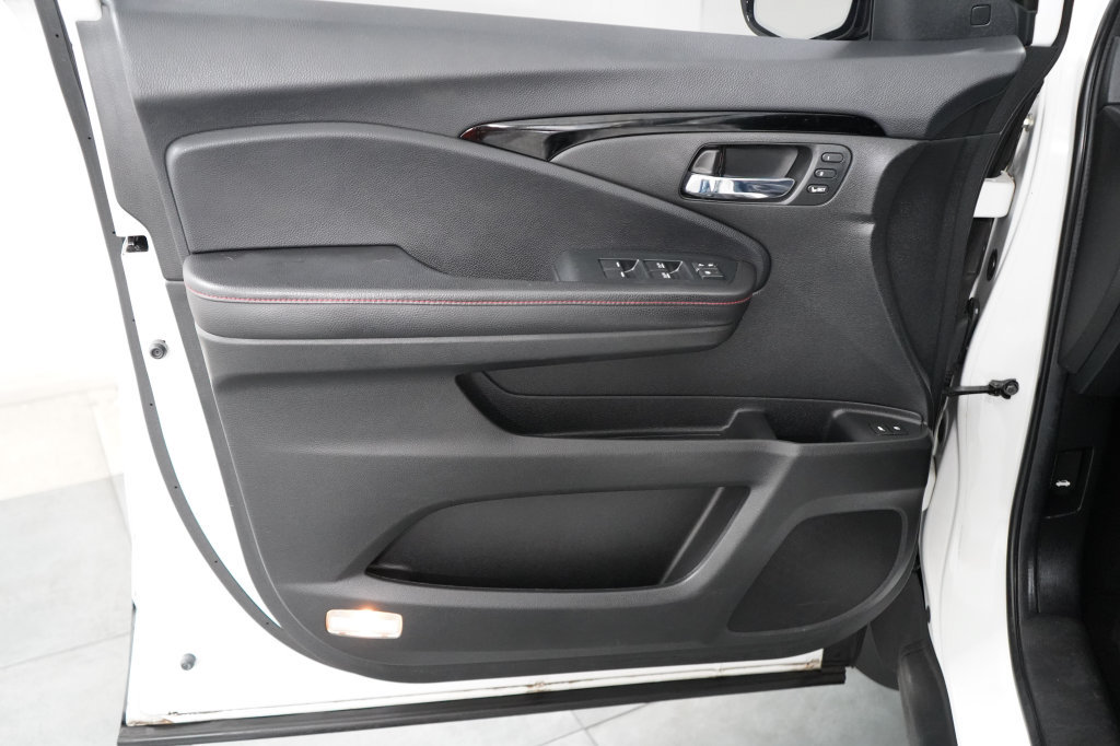 Used 2022 Honda Pilot Black Edition image 23