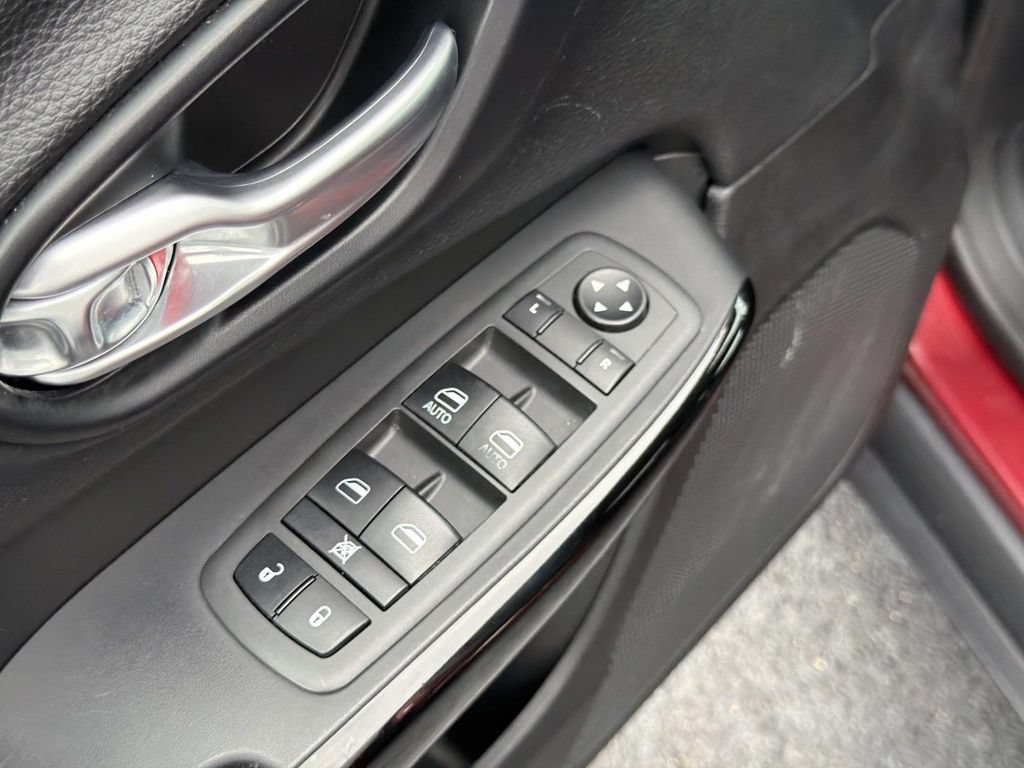 Used 2021 Jeep Cherokee Latitude Plus AWD/4WD image 20