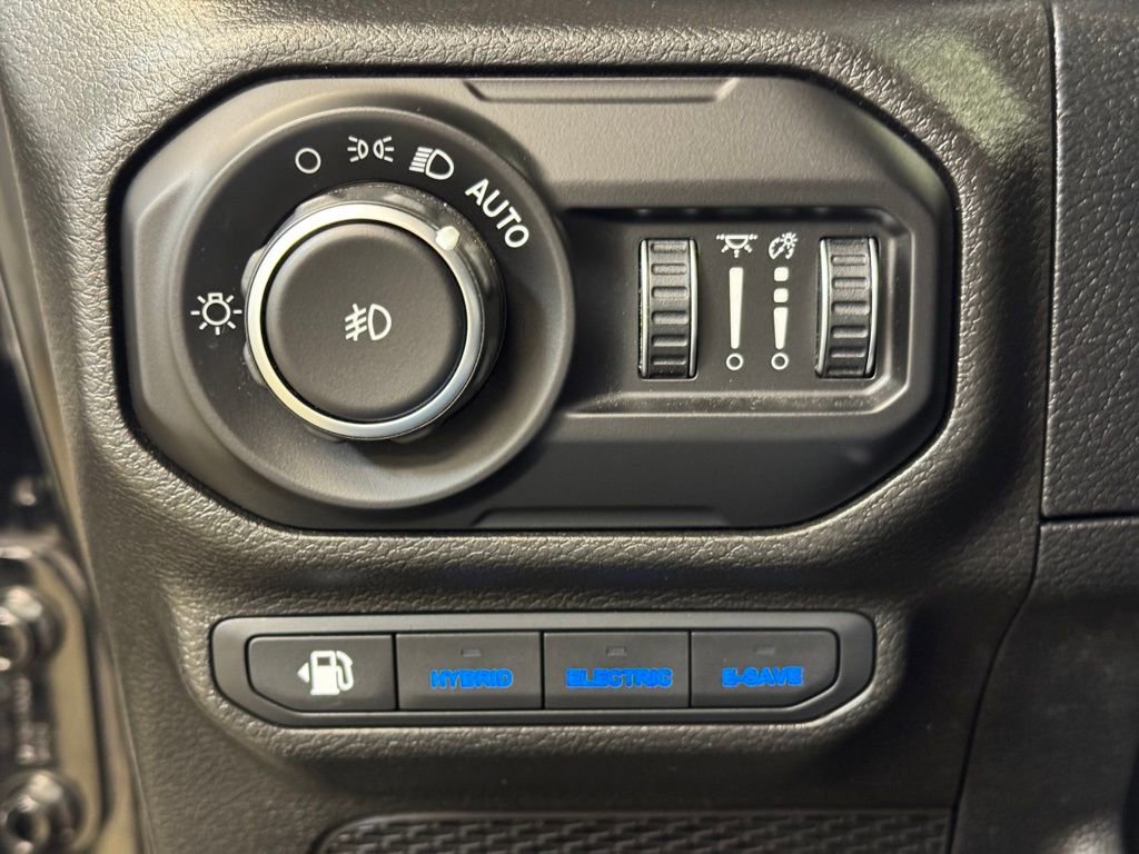 Used 2021 Jeep Wrangler Unlimited Sahara image 28