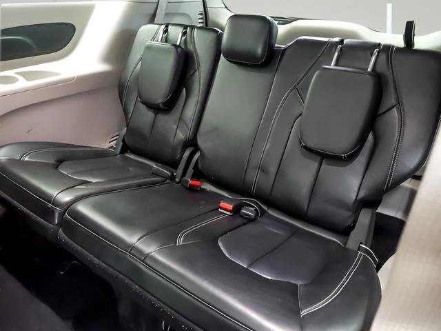 Used 2023 Chrysler Pacifica Touring-L image 12