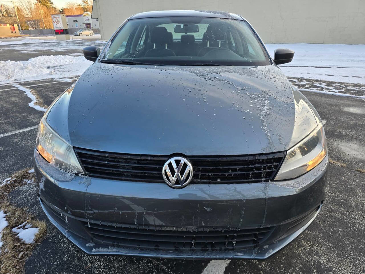 Used 2011 Volkswagen Jetta Base 4dr Sedan 6A FWD image 2
