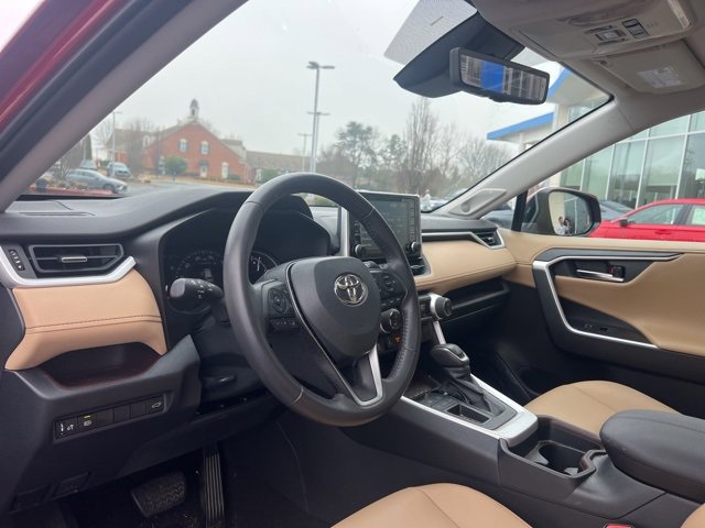 Used 2020 Toyota RAV4 Limited image 12