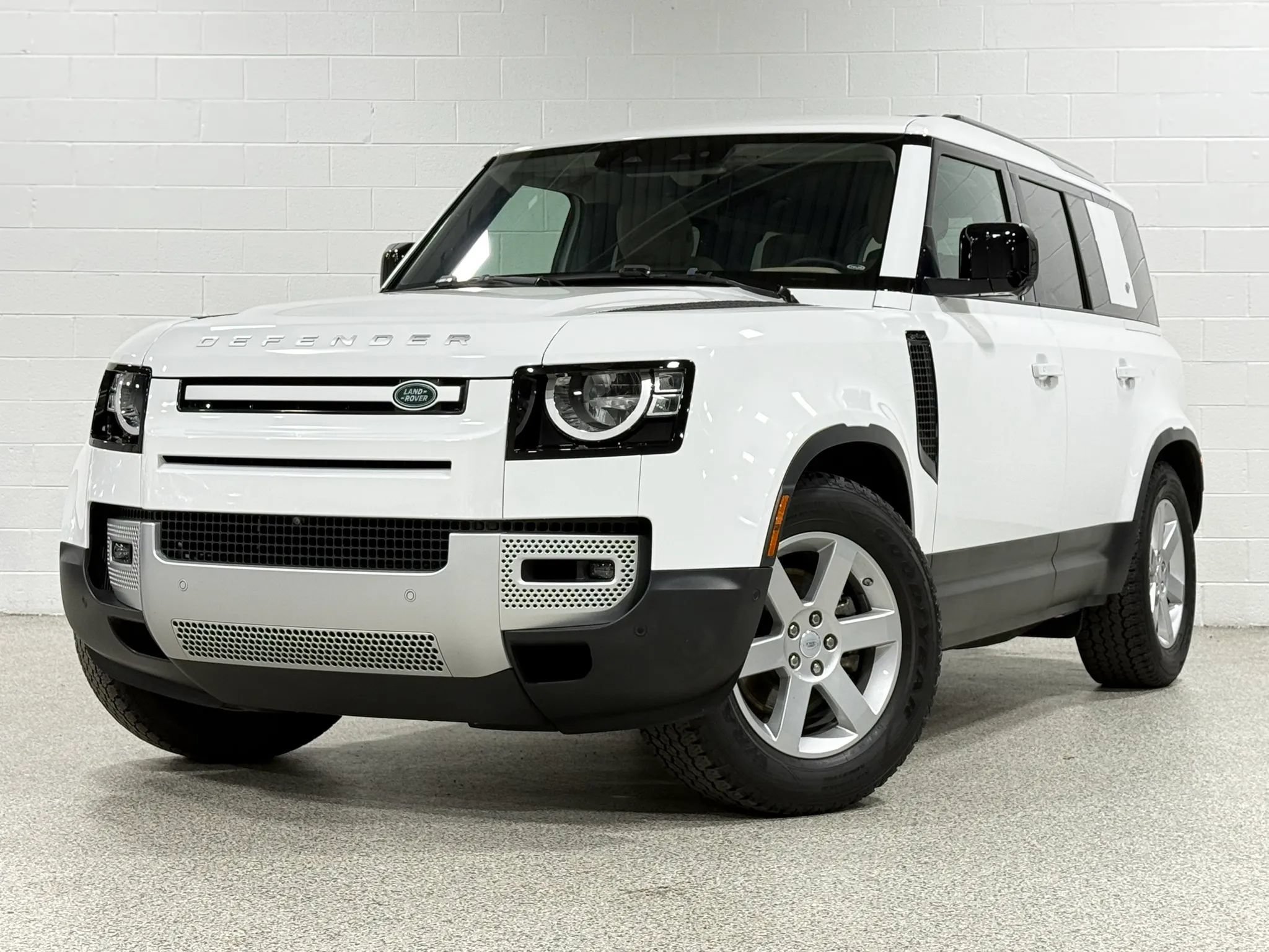 Used 2020 Land Rover Defender 110 S AWD/4WD image 2