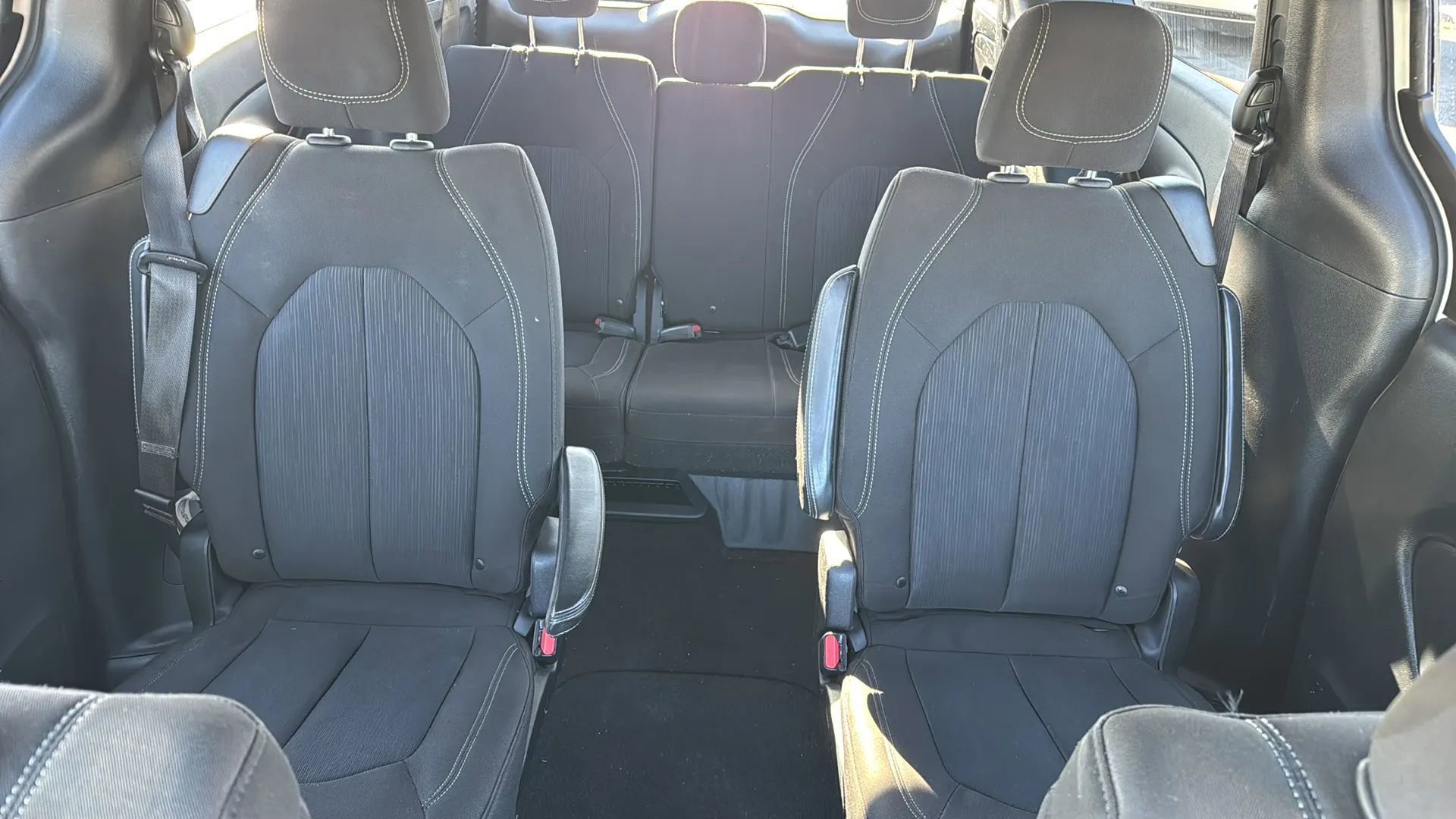 Used 2020 Chrysler Pacifica Touring w/ S Appearance Package FWD image 21