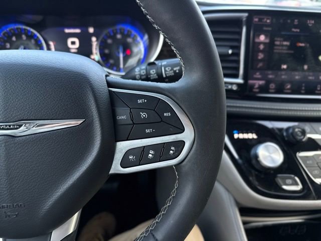 Used 2023 Chrysler Pacifica Limited image 32