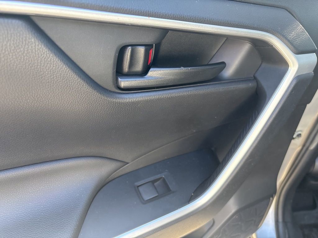Used 2020 Toyota RAV4 LE w/ All Weather Liner Package AWD/4WD image 22