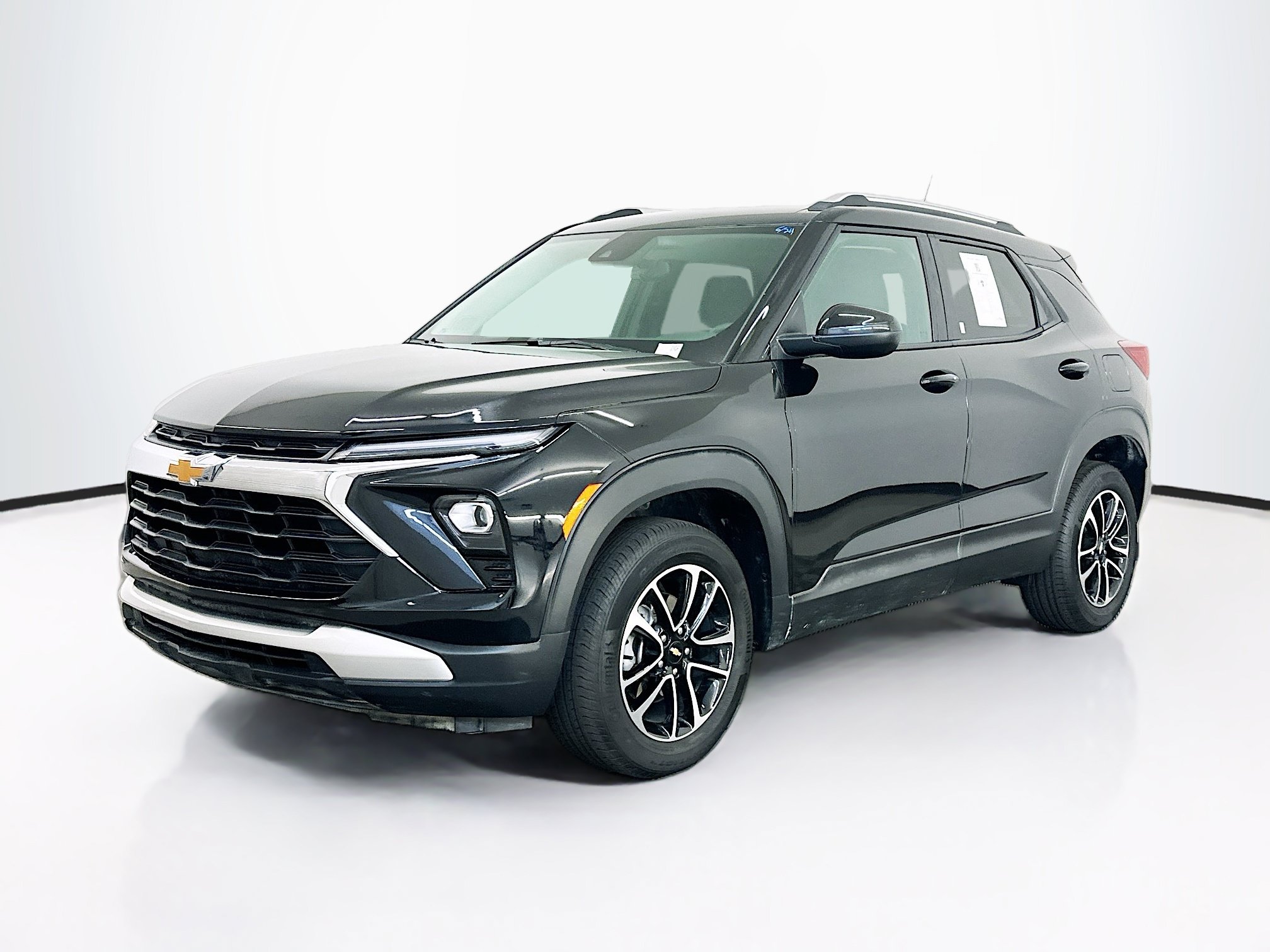 Used 2025 Chevrolet TrailBlazer LT AWD/4WD image 3