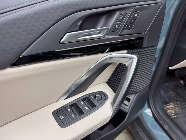 Certified 2025 BMW X2 xDrive28i w/ Technology Package image 12