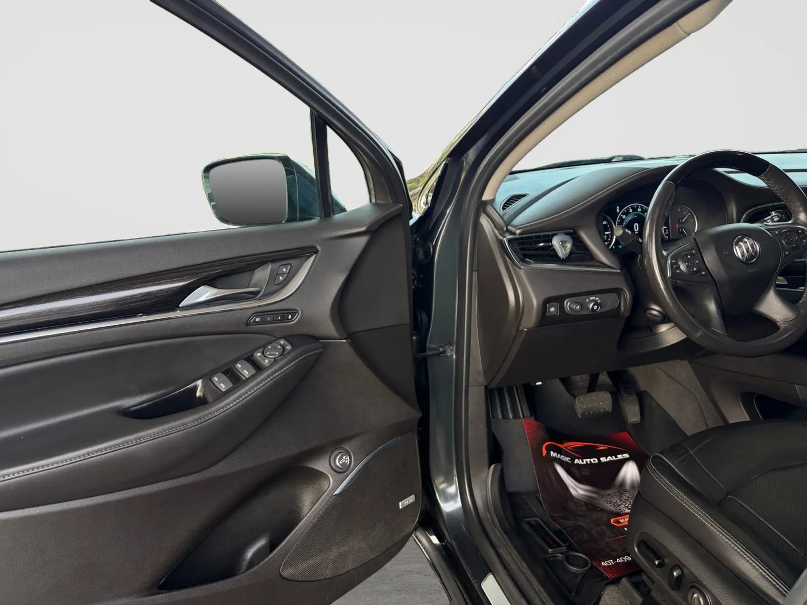 Used 2019 Buick Enclave Avenir w/ Avenir Technology Package AWD/4WD image 11