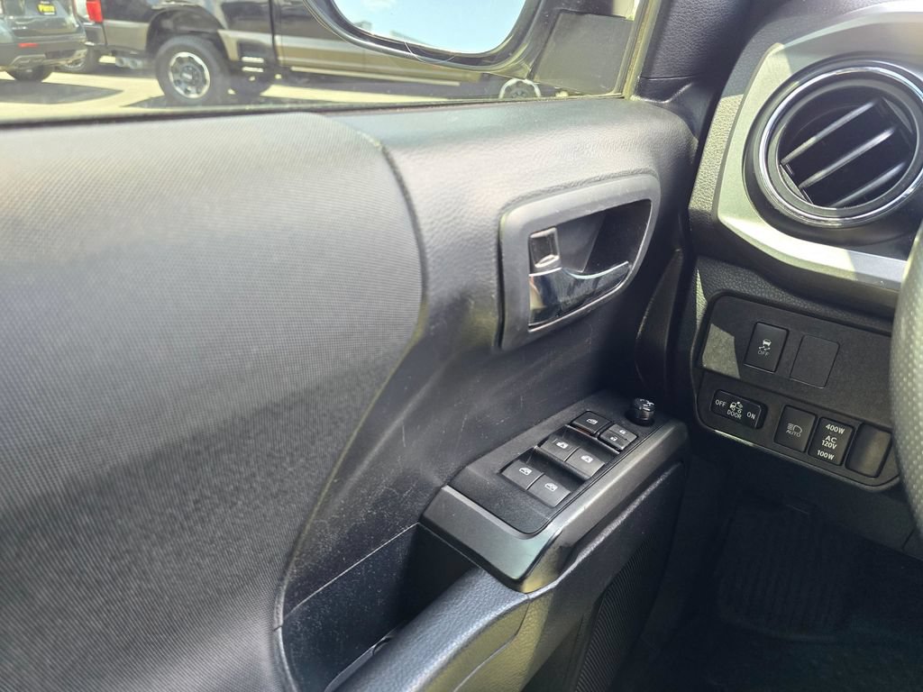 Used 2021 Toyota Tacoma TRD Sport AWD/4WD image 31
