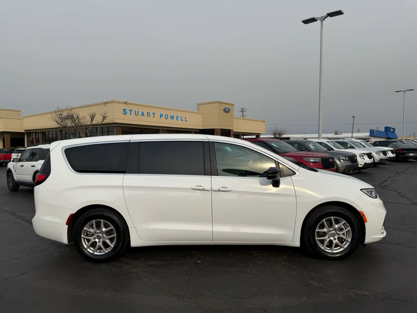 Used 2024 Chrysler Pacifica Touring-L FWD image 20