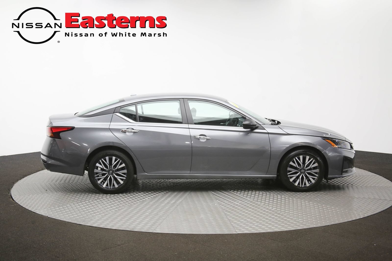 Used 2025 Nissan Altima 2.5 SV FWD image 43