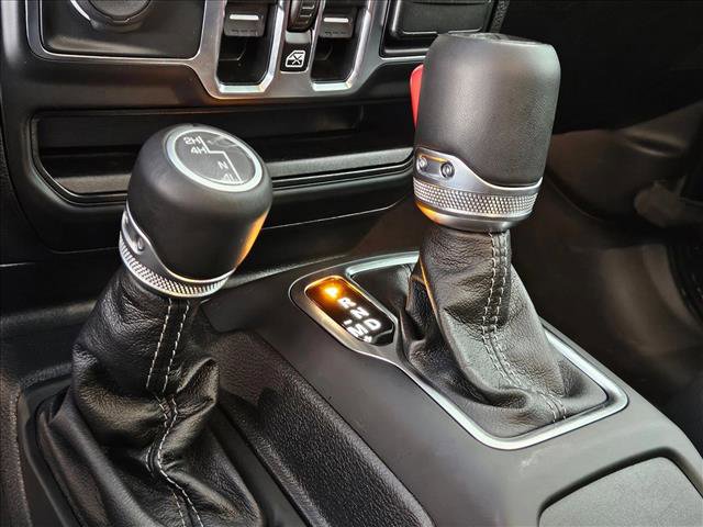 Used 2025 Jeep Gladiator Sport image 11