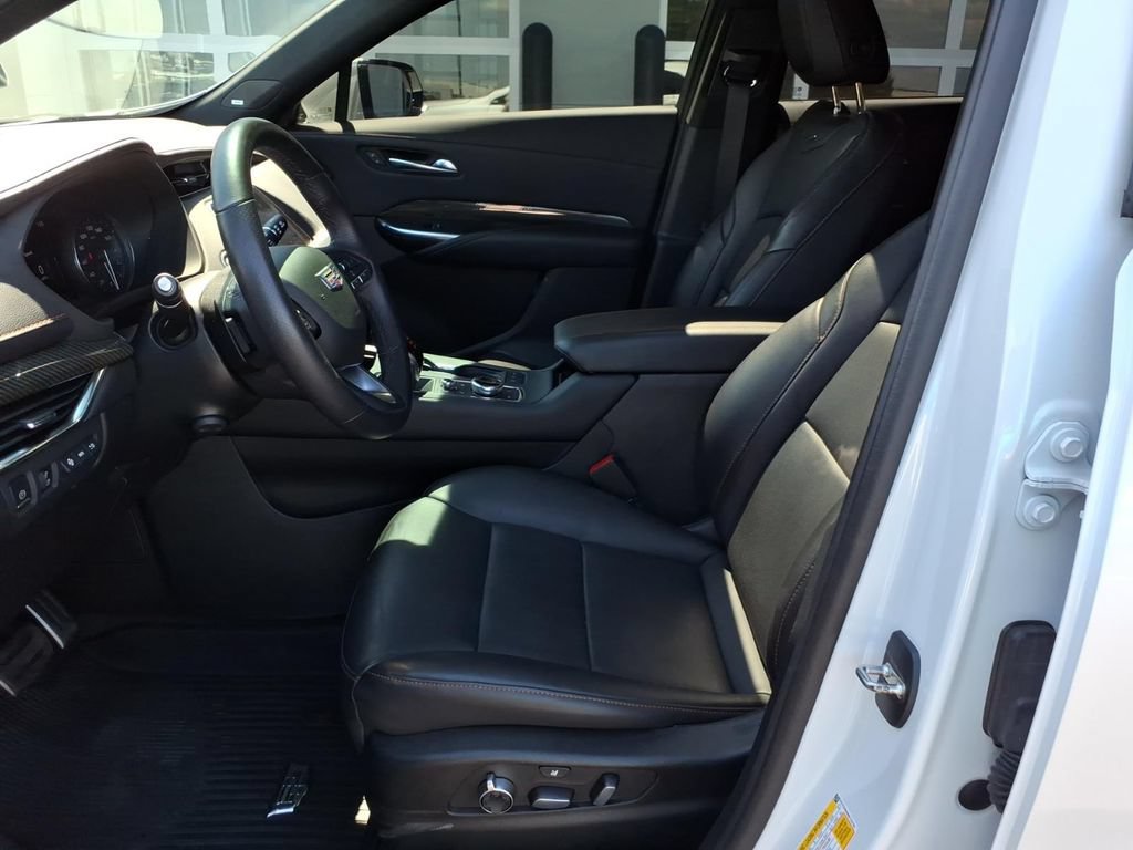 Used 2022 Cadillac XT4 Sport w/ LPO, ONYX Package FWD image 14
