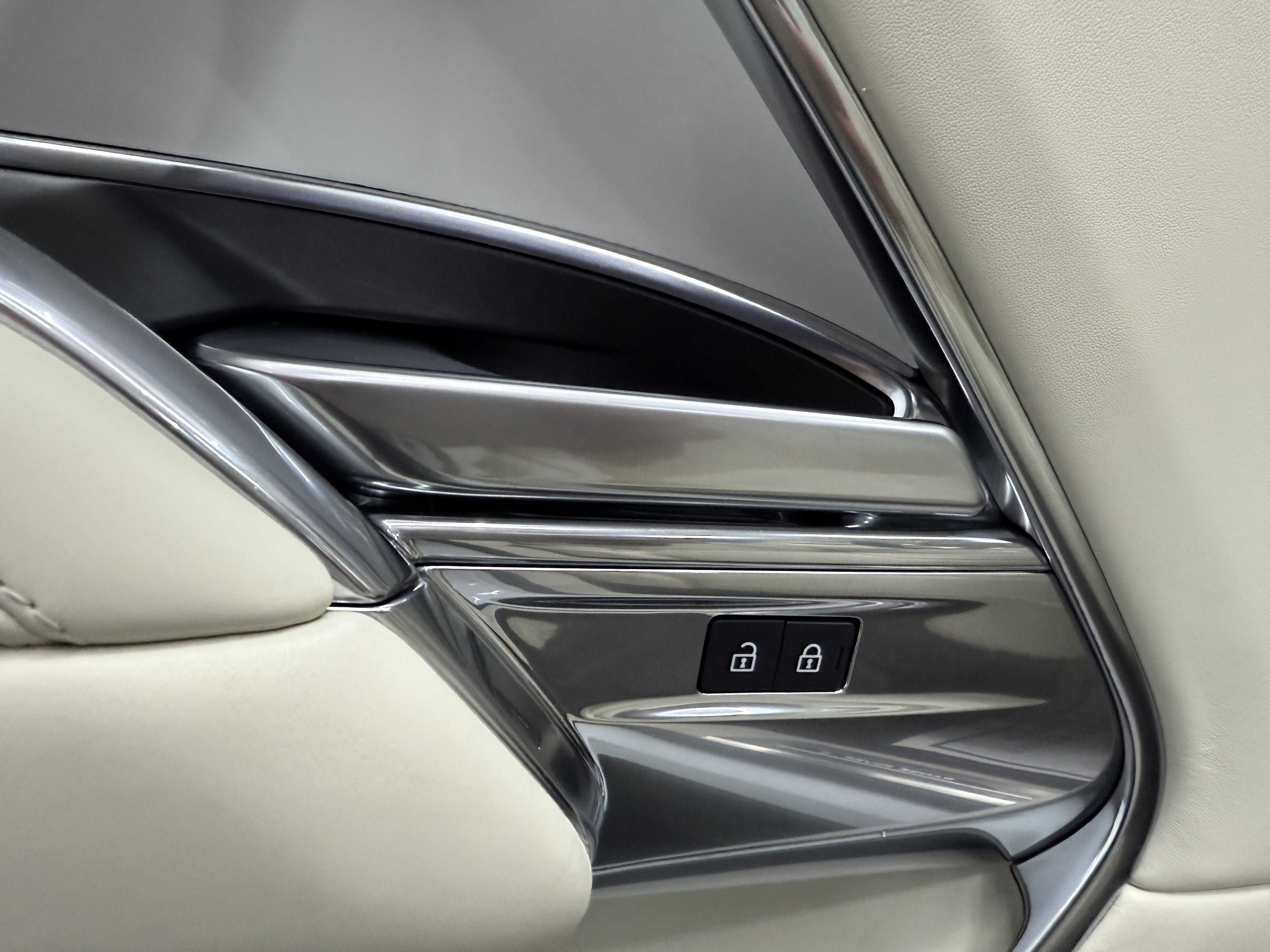 Used 2023 Land Rover Range Rover SV image 13