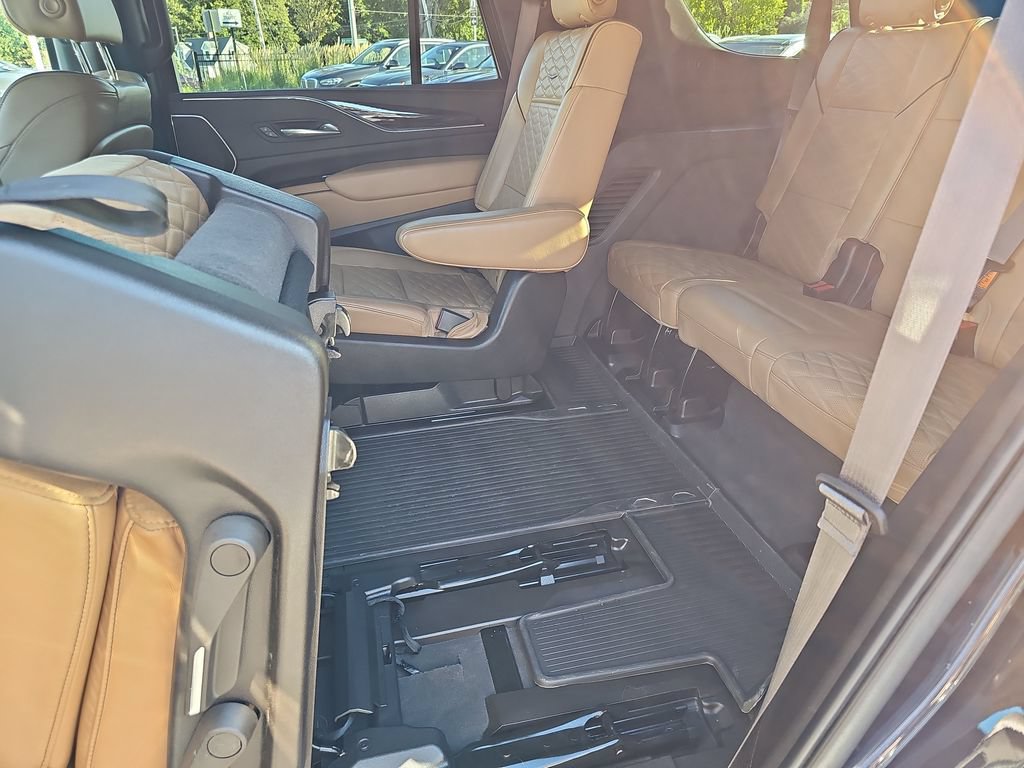 Used 2022 Cadillac Escalade Premium Luxury AWD/4WD image 30