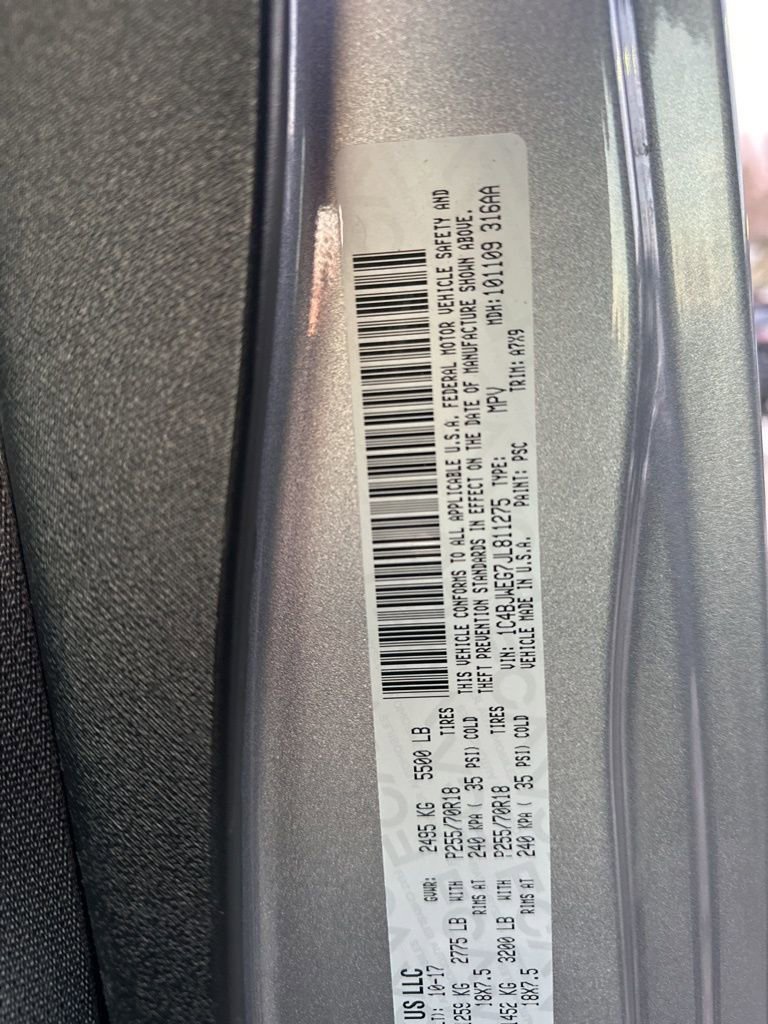 Used 2018 Jeep Wrangler Unlimited Sahara w/ Connectivity Group image 29