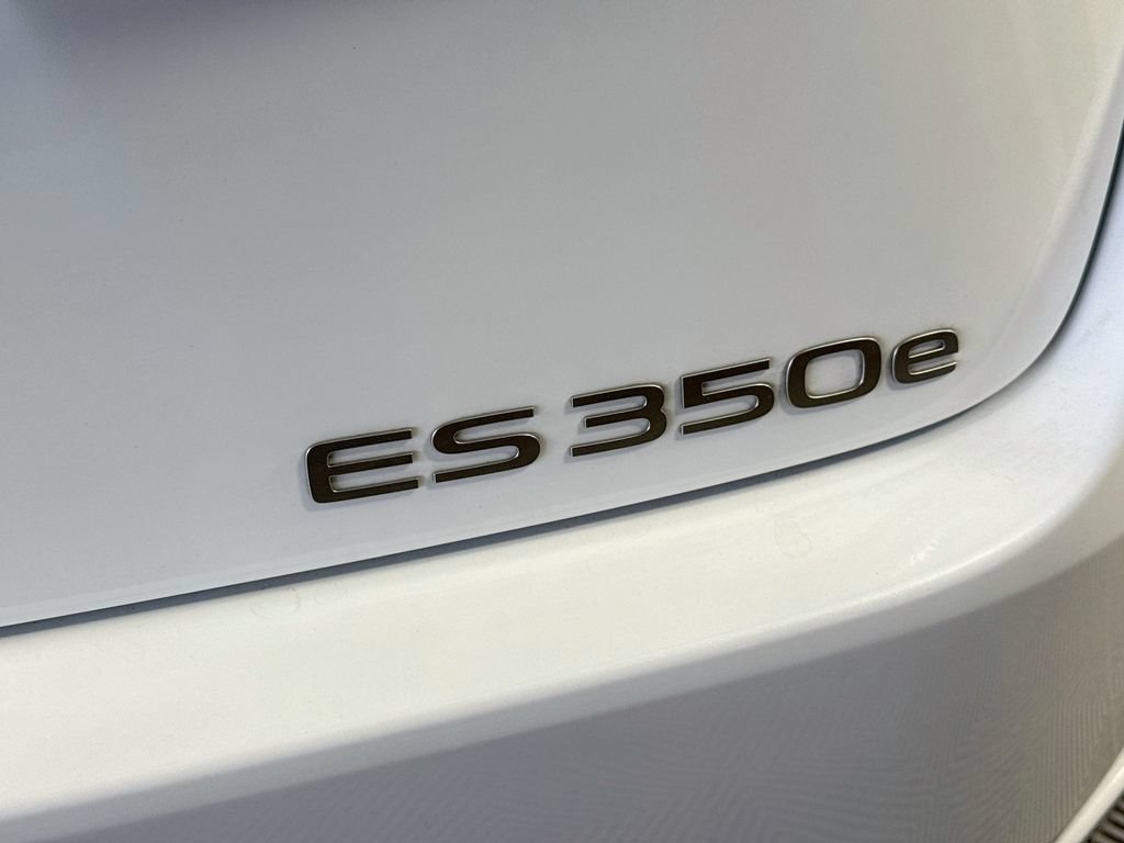 New 2026 Lexus ES 350e w/ Cold Area Package FWD image 22