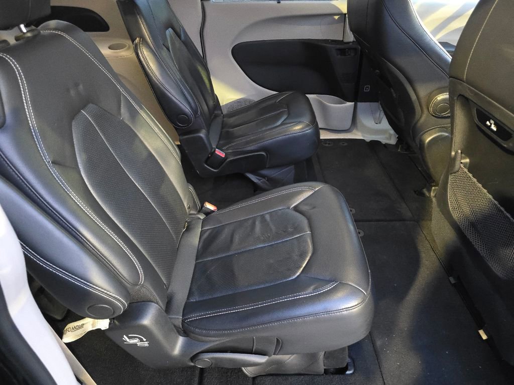 Used 2022 Chrysler Pacifica Touring-L image 19