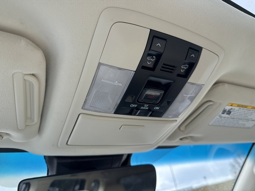 Used 2022 Lexus GX 460 Premium w/ Accessory Package image 19