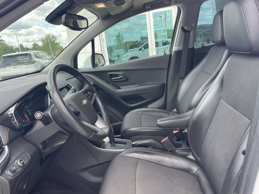 Used 2020 Chevrolet Trax LT w/ Sun & Sound Package AWD/4WD image 13