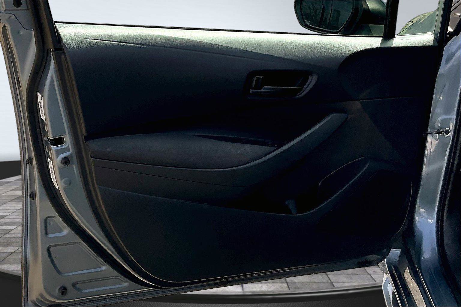 Used 2023 Toyota Corolla LE image 23