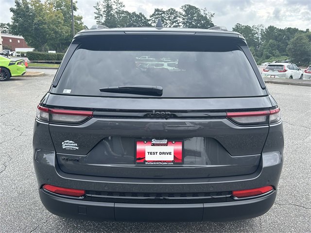 New 2025 Jeep Grand Cherokee Altitude image 4