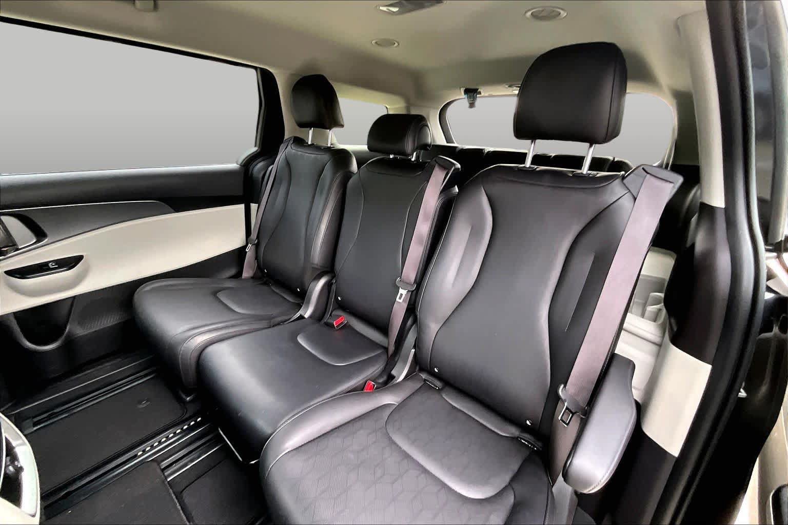 Certified 2023 Kia Carnival LX FWD image 18