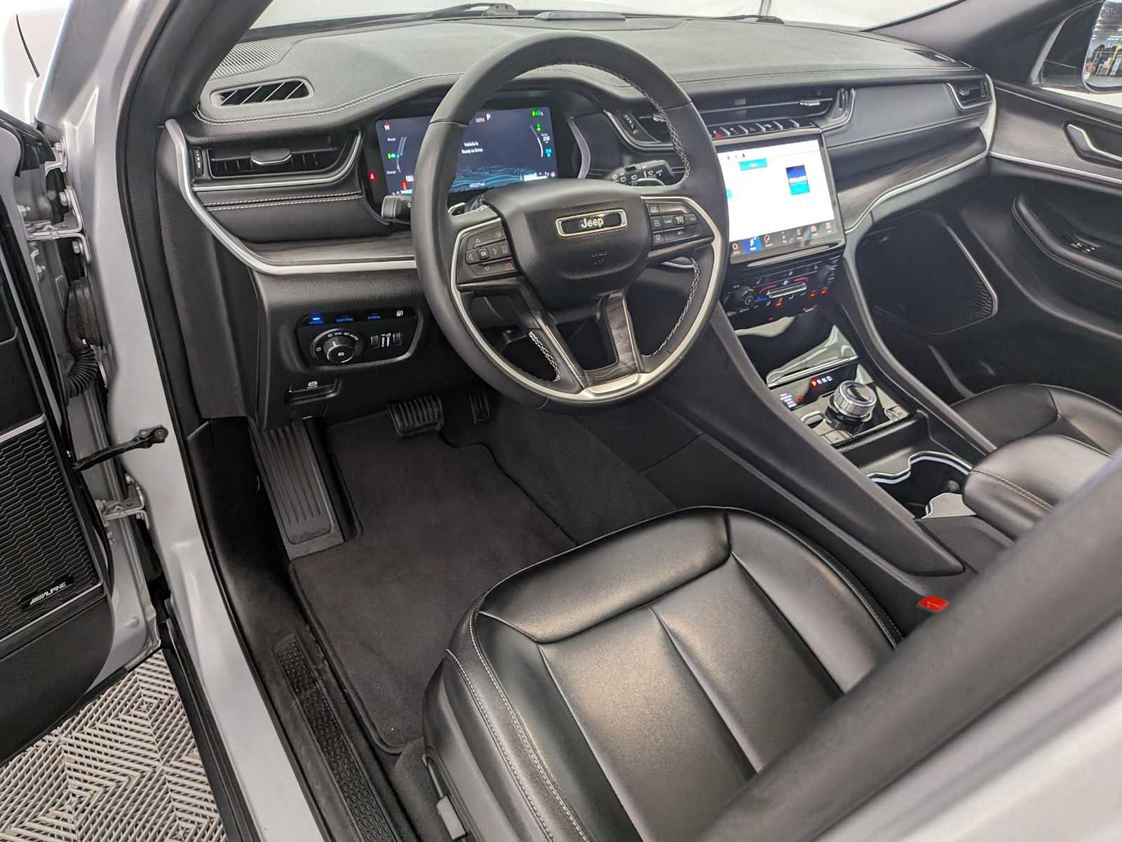 Used 2024 Jeep Grand Cherokee Limited 4xe image 2