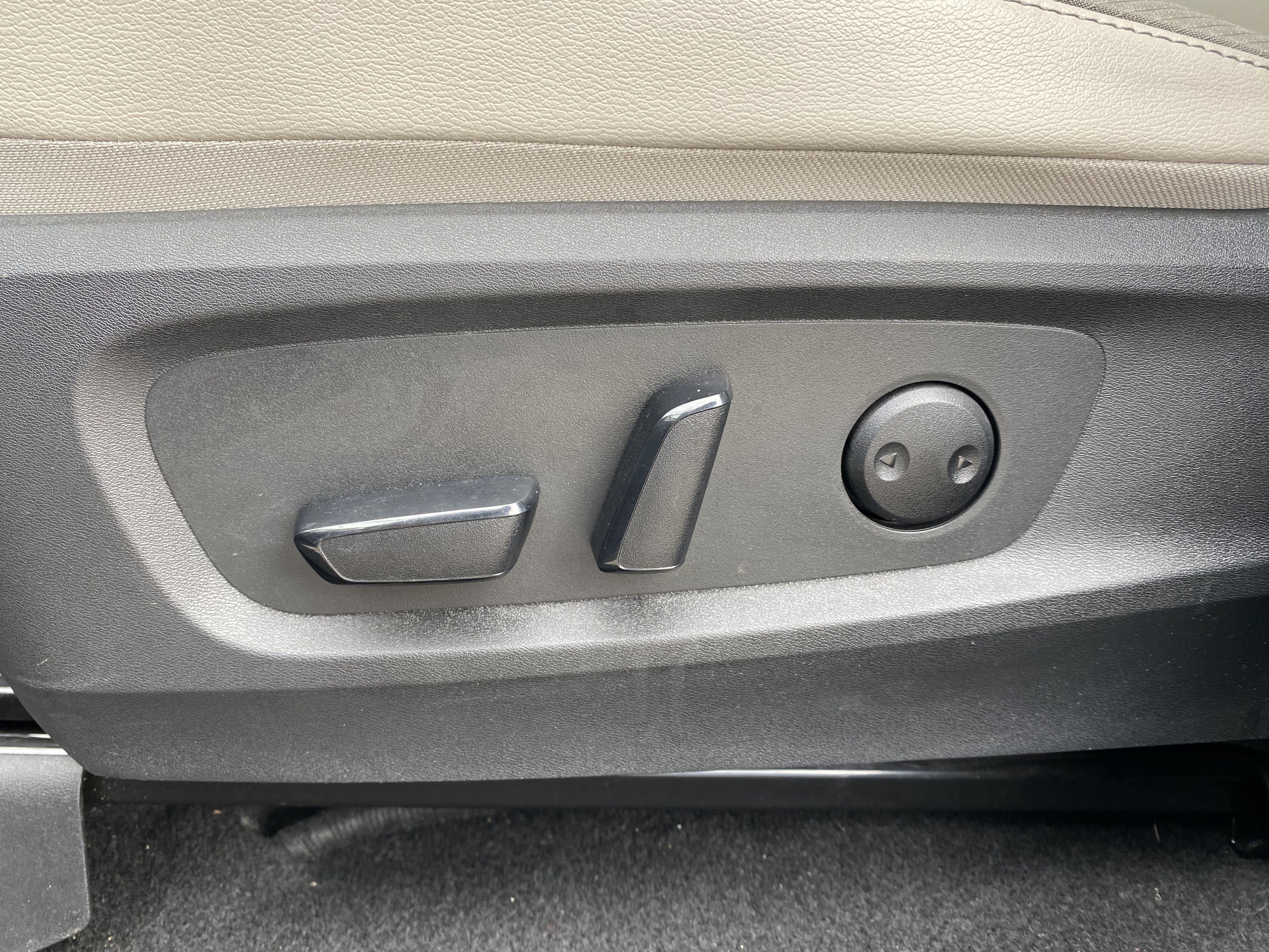 Used 2023 Nissan Pathfinder SL w/ Lighting Package (N92) FWD image 20