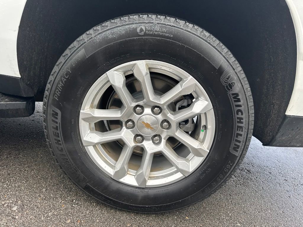 Used 2025 Chevrolet Suburban LT RWD image 27