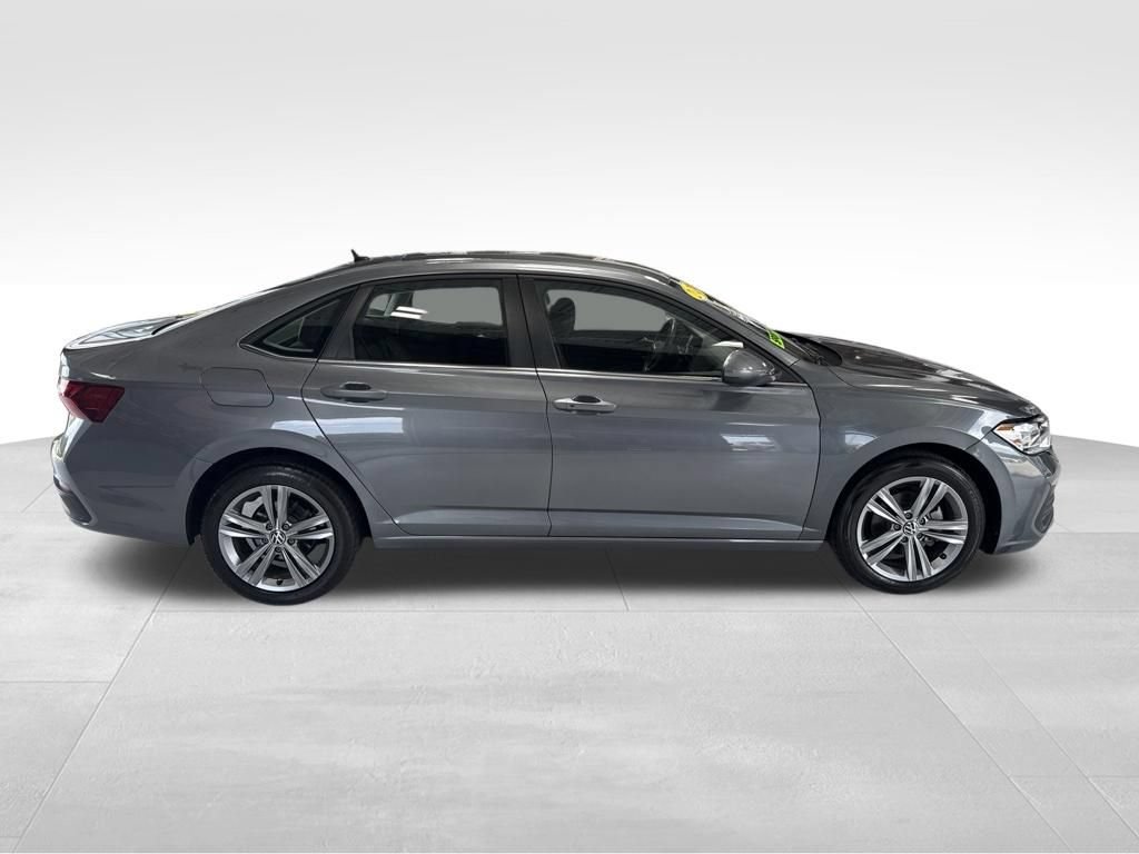 Used 2024 Volkswagen Jetta SE FWD image 6