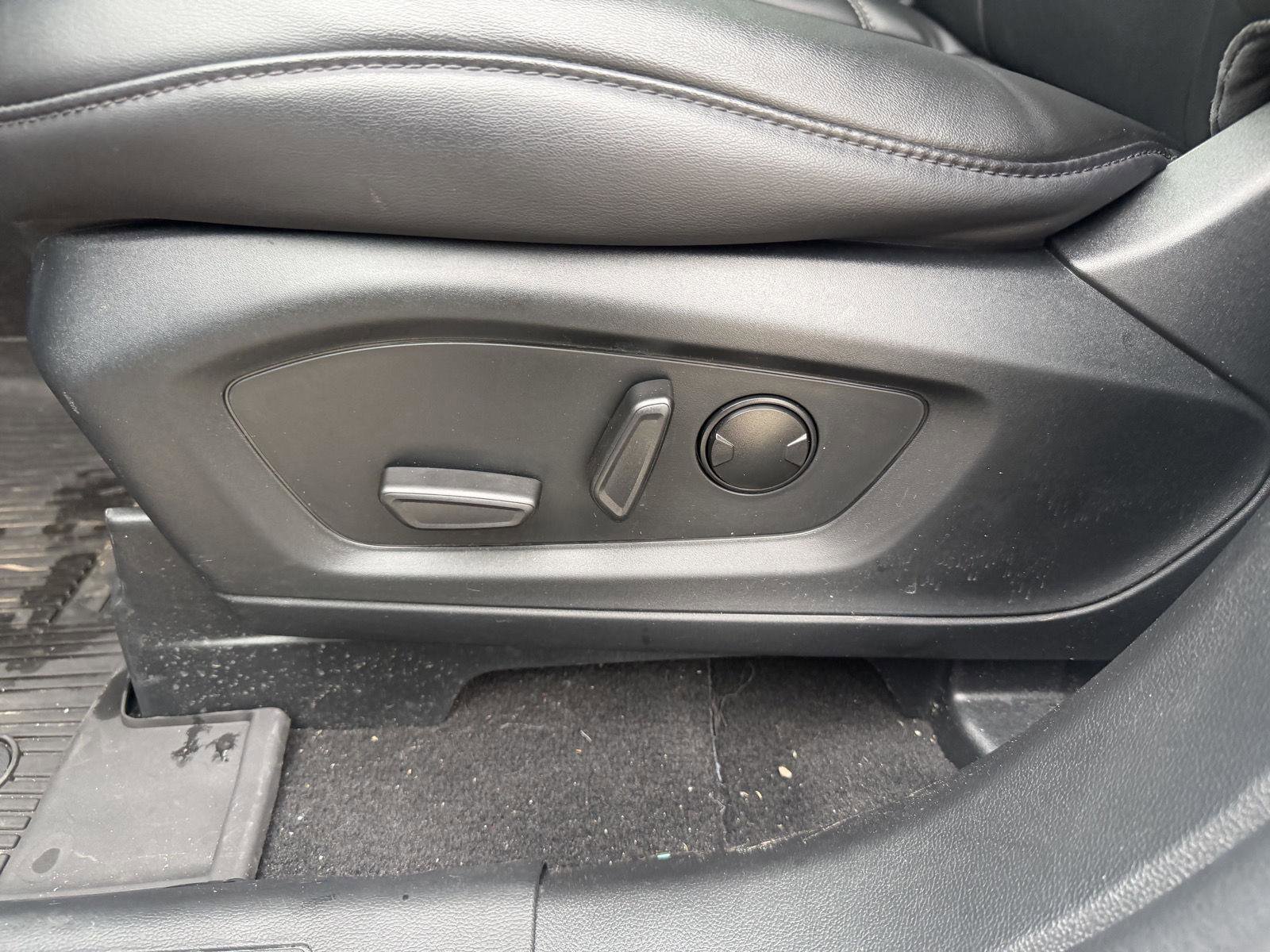 Used 2024 Ford Explorer XLT w/ Equipment Group 202A image 12