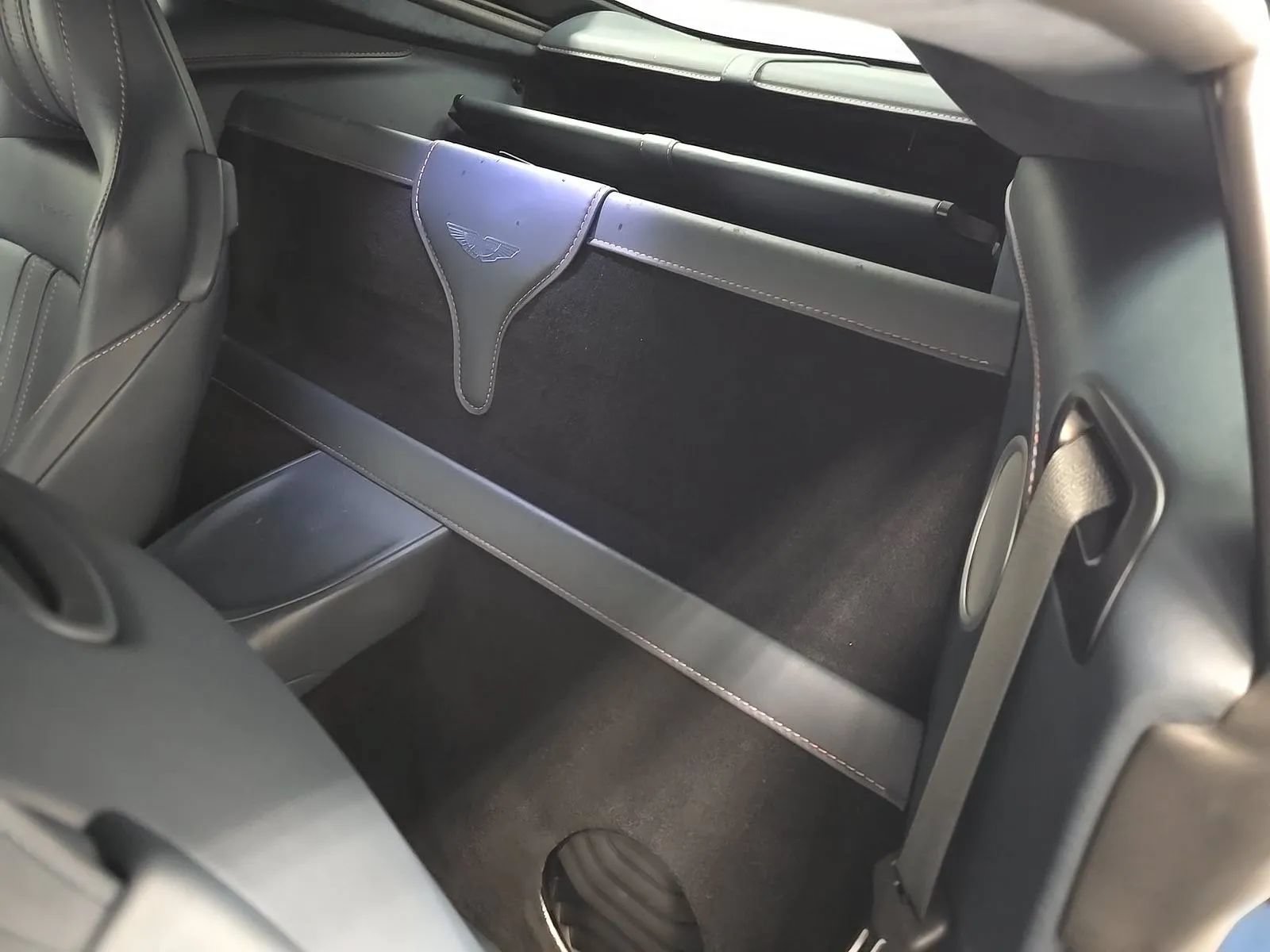 Used 2020 Aston Martin V8 Vantage Coupe RWD image 3