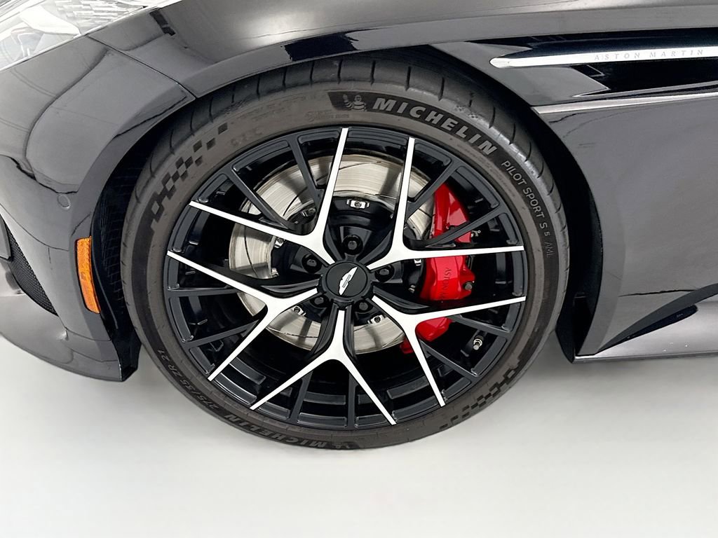 Used 2025 Aston Martin DB12 Coupe RWD image 27