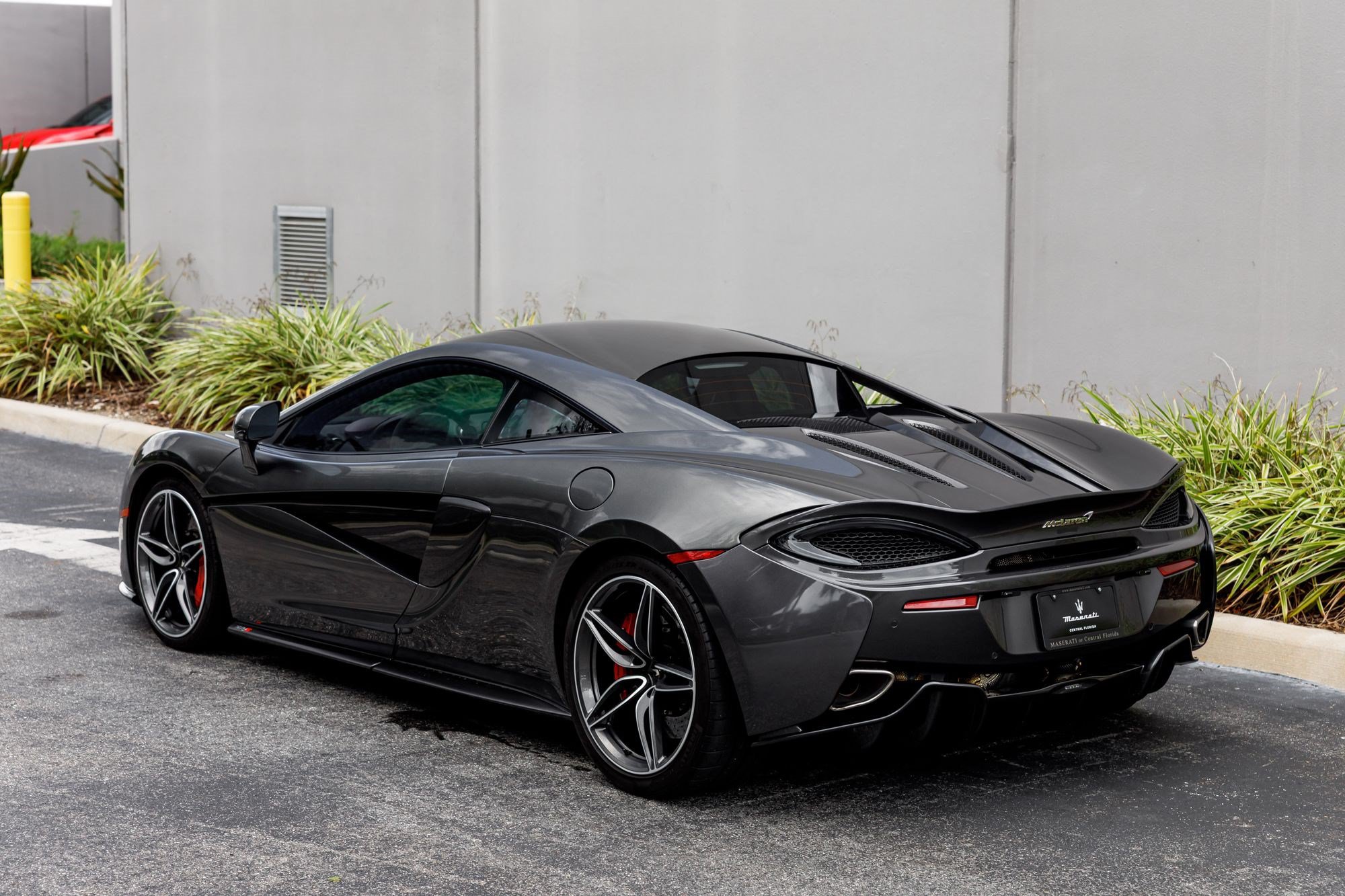 Used 2019 McLaren 570S Coupe RWD image 3