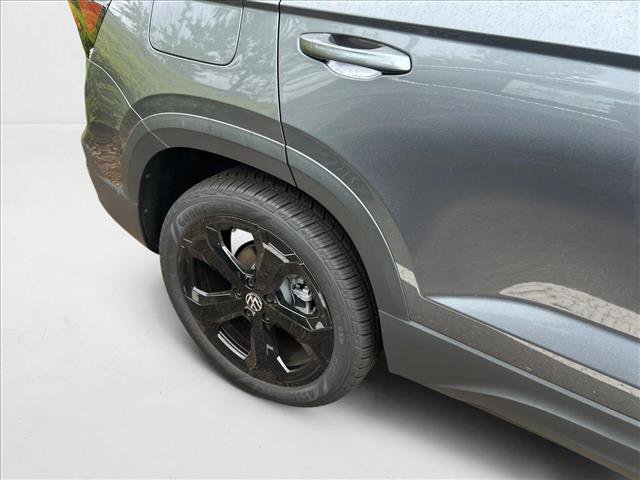 New 2025 Volkswagen Taos SEL image 7