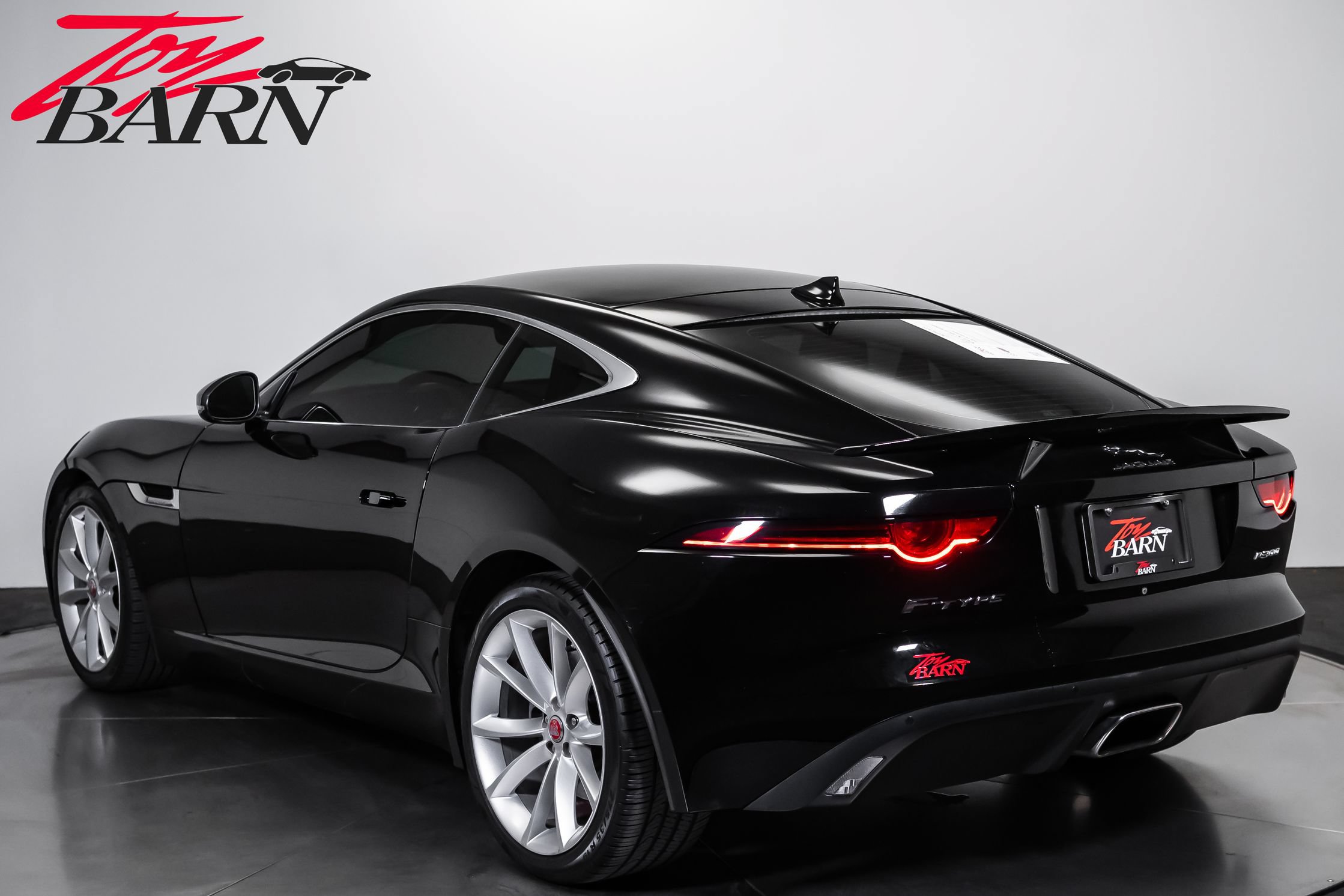 Used 2019 Jaguar F-TYPE Coupe RWD image 3